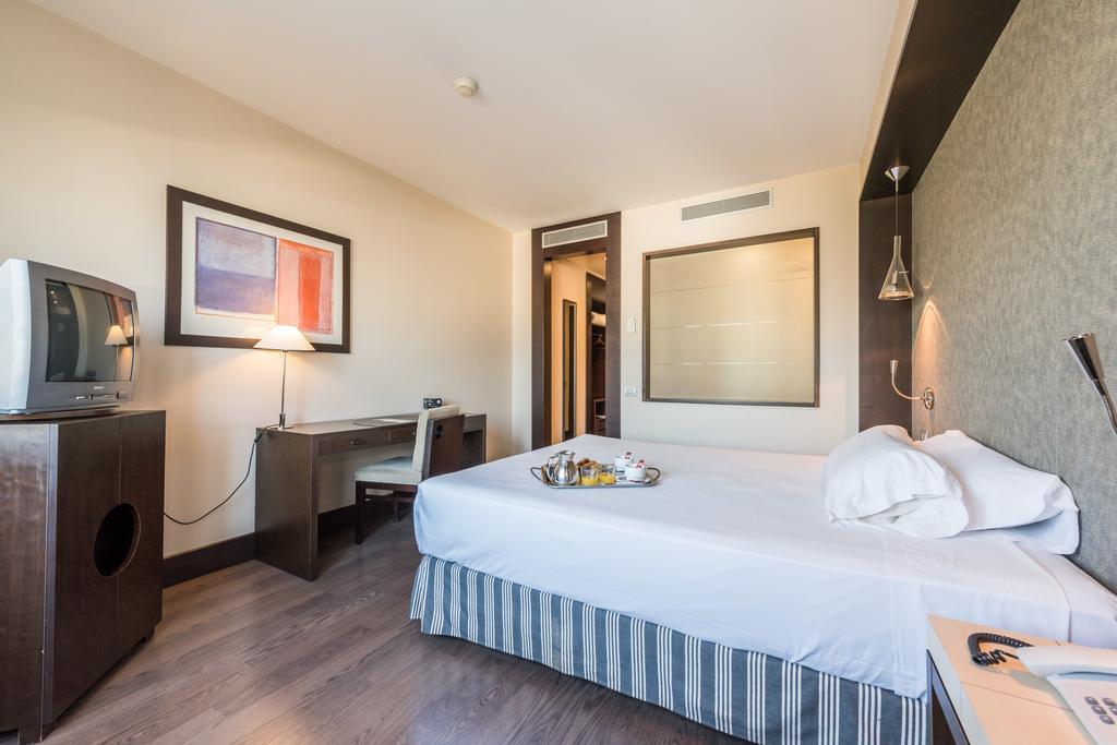 Hotel Mercader Madrid Exterior photo